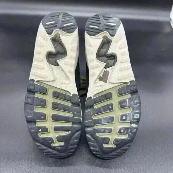 Men's Nike Air Max 90, Running Shoe, Green, Size Youth 4.5Y Womens Size 6 - Picture 6 of 8